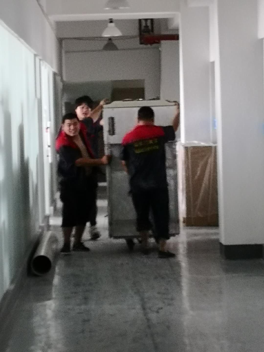 江干區(qū)服裝廠搬運(yùn)現(xiàn)場(chǎng)